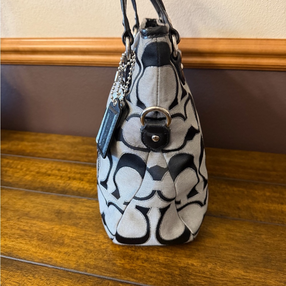 Coach Daisy Outline Signature Metallic Mia Shoulder Bag - Picture 5 of 10